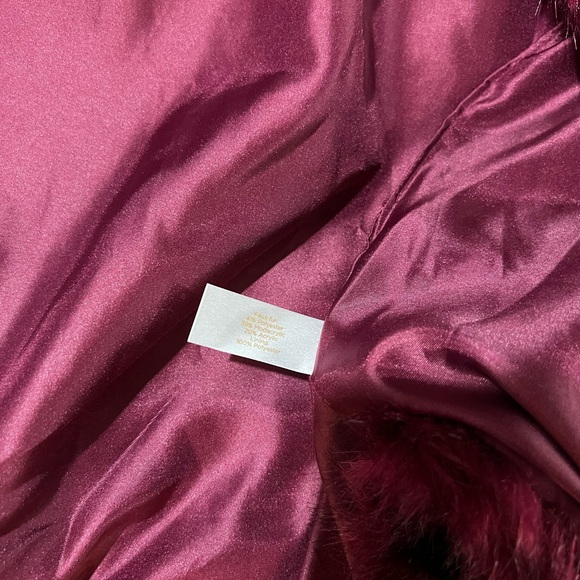 Decree NWT Burgundy Faux Fur Vest - Picture 4 of 5